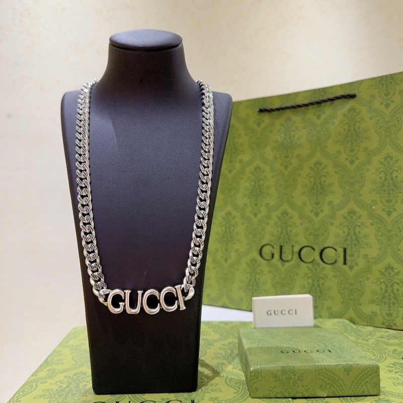 G*u*i necklaces